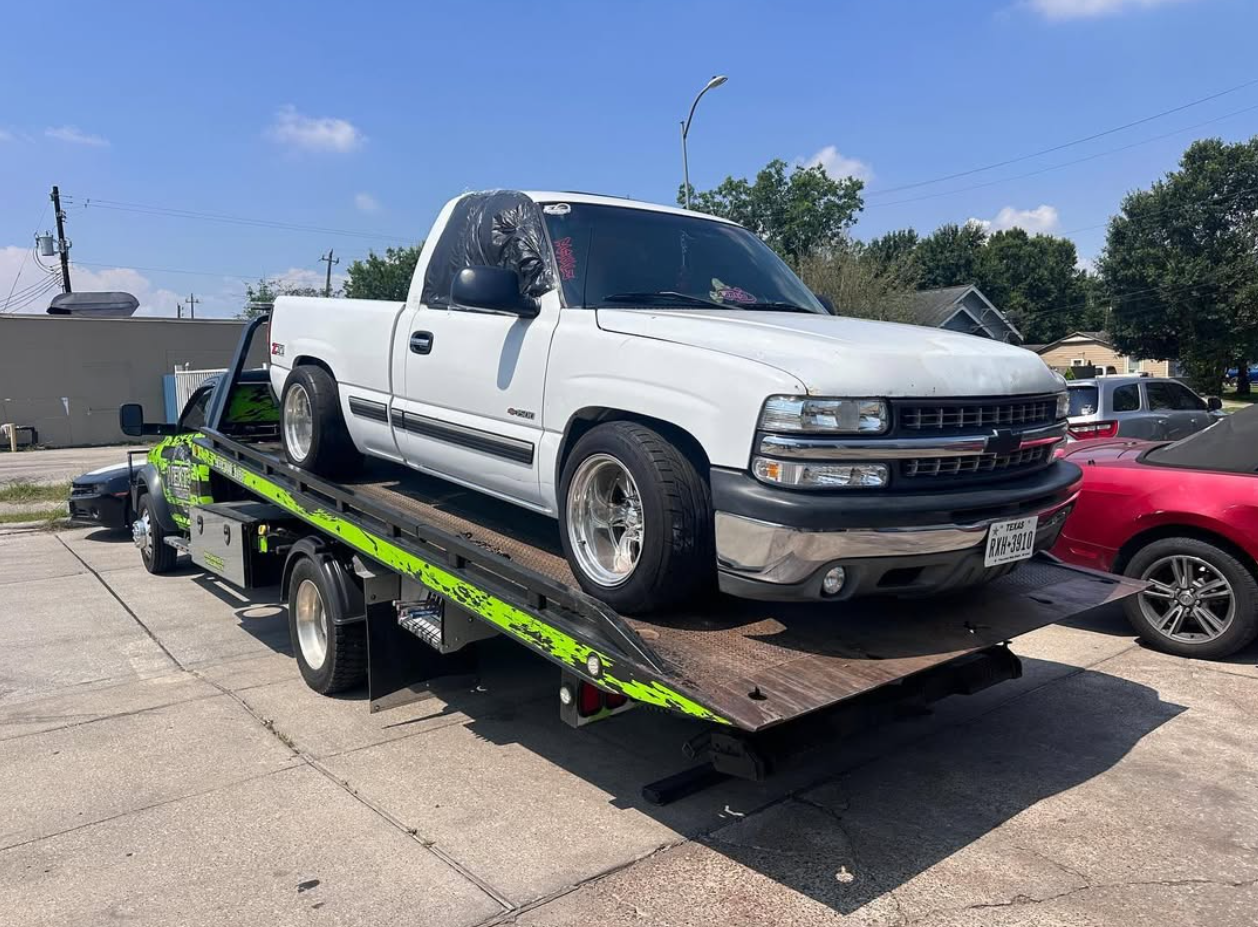 Muscle car towing service